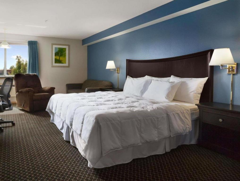 Days Inn By Wyndham Lacey Olympia Area Exterior photo